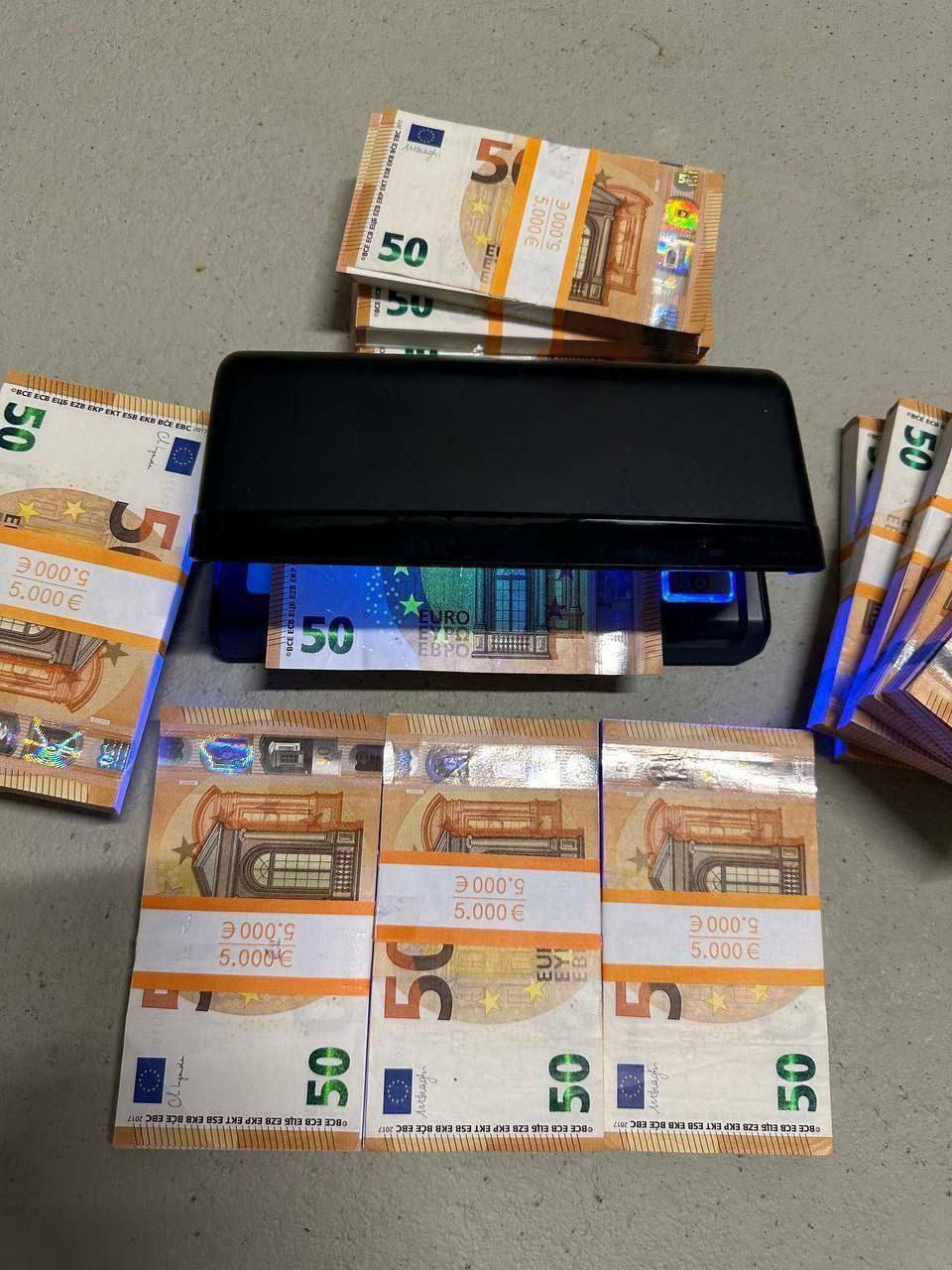 100 Euro Bills 100 Euro Bills